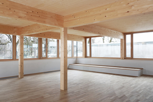  Als moderner Holzbau wurde das Staffelgeschoss auf den Bestand der historischen Villa gesetzt 