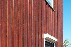 Mit der ?Dauerschutzlasur 580? in Protect-Qualität konnte ein optimaler, lang anhaltender Schutz für die Holzfassade des Finnenhauses geschaffen werden 