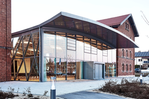  Das ehemalige Bahnbetriebsgebäude in der Werkstraße in Plattling wurde in ein multifunktionales Bürgerhaus umgebaut 