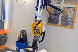  Der Maler-Roboter von Conbotics fährt selbstständig den Raum ab, bevor er mit der Arbeit loslegt  