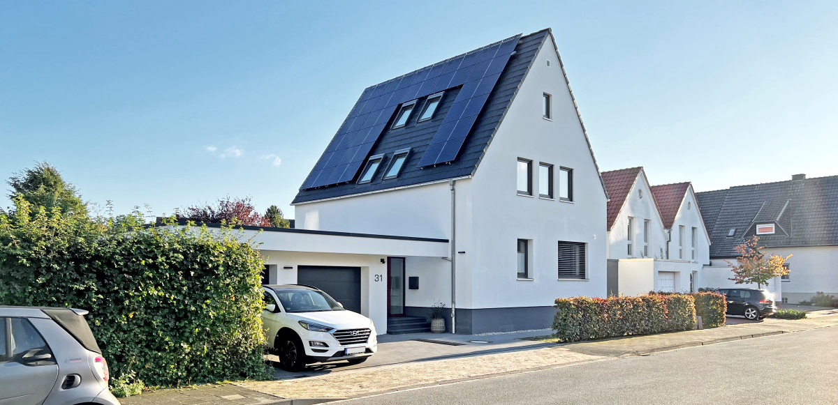 Mit dem Umbau wurde der Hauseingang in den Anbau zwischen dem Haus und der Garage verlegt