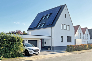  Mit dem Umbau wurde der Hauseingang in den Anbau zwischen dem Haus und der Garage verlegt 