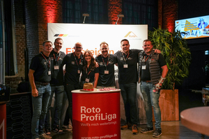  Das Unternehmen Roto Frank DST, Premium-Partner der „Dachkrone“, informierte die Gäste am Stand vor allem über die Roto Profi Liga 