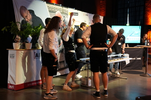  Die Gäste des „Dachkrone“-Events konnten sich an vielen Spielstationen messen und dabei Wertmarken gewinnen, die gegen Sachpreise eingelöst werden konnten 