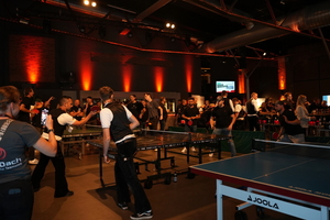  Im Anschluss an die Preisverleihung gab es ein großes Tischtennisturnier an mehreren Tischtennisplatten, die vor der Bühne aufgebaut wurden 
