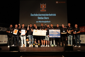  Mit dem dritten Platz in der Kategorie „Bestes Projekt“ wurde der Dachdeckermeisterbetrieb von Stefan Bern für die Dachsanierung des „Haus Horst“ ausgezeichnet, einem ehemaligen Rittergut mit großen Schieferdachflächen in Mönchengladbach 