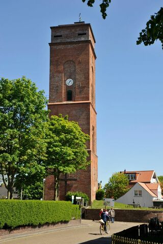 Die Sanierung von Fassade und Dach des Alten Leuchtturms auf Borkum unterstützt die Deutsche Stiftung Denkmalschutz (DSD) mit einem Fördervertrag in Höhe von 100000 Euro