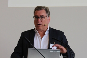  Stephan Schmidt vom Fachverband Schloss-und Beschlagindustrie sprach über europäische Normen und den neuen digitalen Produkt-Pass 