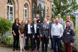  Die Referenten des Vortrags gemeinsam mit dem tubag/Sievert-Team: (v. l.) Kerstin Müller (tubag), Dr. Petra Egloffstein (tubag), Gregor Kurth, Dr. rer. nat. Karl-Uwe Voß, Ulrich Schulz, Dr. Friedrich Häfner, Sebastian Quetsch (tubag), Raphael Holzer, Peter Kalenborn, Reiner Krug, Benjamin Schwaiger (Sievert), Genti Herri   