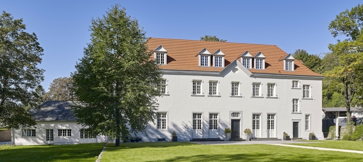 Carolin Steinheuer und Niko Overkemping revitalisierten das heruntergekommene Geb?udeensemble der Burg Heppingen in  Bad Neuenahr-Ahrweiler