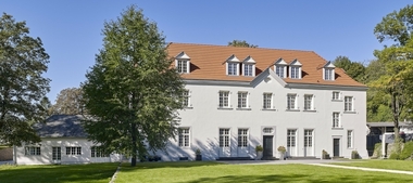 Carolin Steinheuer und Niko Overkemping revitalisierten das heruntergekommene Geb?udeensemble der Burg Heppingen in  Bad Neuenahr-Ahrweiler