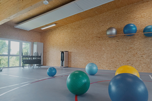  Das Mehrzweck­gebäude der Sportfreunde Rodgau sollte in vielerlei Hinsicht nachhaltig sein. Die OSB-Oberfläche verbreitet ein angenehmes Klima 