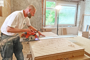  Zuschneiden der Innendämmung aus 80 mm dicken der Holzfaser-Dämmplatten 