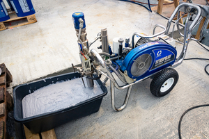  Die Airless-Spritzmaschine „Graco Dutymax EH 300 DI“ lässt sich flexibel einsetzen 