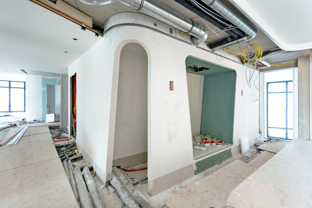 Für den als Rückzugsort für die Mitarbeitenden aus einzelnen Holzelementen und mit geschwungenen Wänden errichteten ?Raum der Inspiration? galt es zunächst aus den Objekt-Zeichnungen des Architekten eine Vorlage zu entwickeln, um anschließend mit der 10-Z