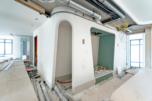  Für den als Rückzugsort für die Mitarbeitenden aus einzelnen Holzelementen und mit geschwungenen Wänden errichteten ?Raum der Inspiration? galt es zunächst aus den Objekt-Zeichnungen des Architekten eine Vorlage zu entwickeln, um anschließend mit der 10-Z 