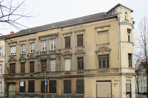  Das über die Jahre heruntergekommene Eckhaus in der Goethestraße in Wittenberge vor der Sanie-rung 