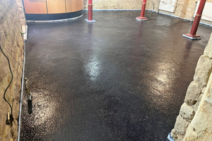  Der Via-Terrazzo hat gegenüber dem traditionellen italienischen Terrazzo mehrere Vorteile. Er lässt sich sehr gut verarbeiten und trocknet schnell, so dass er bereits am nächsten Tag geschliffen werden kann 
