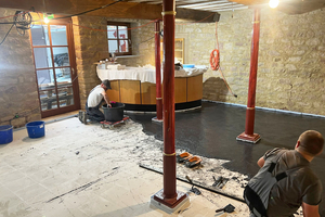  Der Via-Terrazzo ist mit einer Aufbauhöhe von nur 15 mm ideal für Renovierungen geeignet und wird im Gegensatz zu herkömmlichem Terrazzo trocken geschliffen 