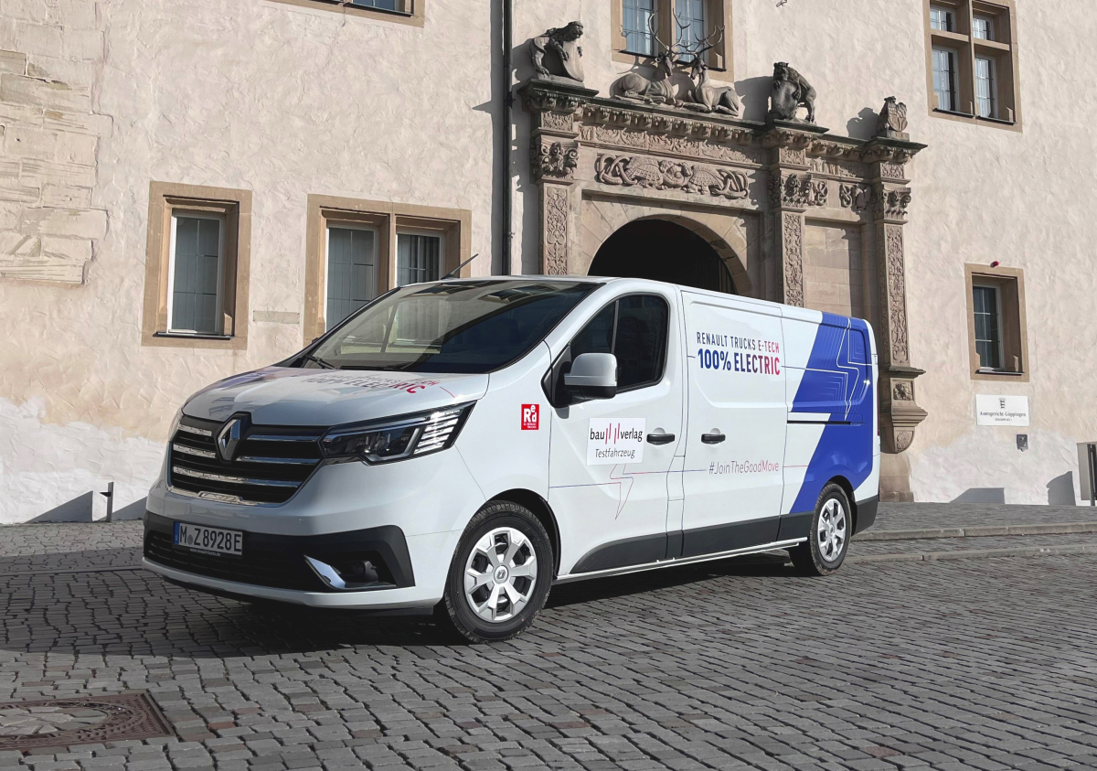 Unser Test-Transporter, der ?Trafic E-Tech? von Renault Trucks, misst knapp fünfeinhalb Meter (5,48 m)