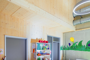  1700 m2 Holzoberfläche beschichtete das Team von Schreiber Stuck Putz Trockenbau effizient im Airless-Verfahren mit ?Lignodur Grenodecor? 