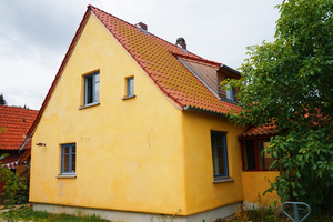  Beispiel eines mit Seegras gedämmten Hauses mit Putzfassade 