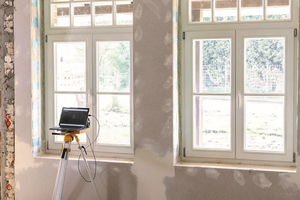   Mit dem digitalen Konturmessgerät stellt Ventana Handwerkern eine Lasertechnik zur Konturerfassung von Fenster- und Türöffnungen zur Verfügung  