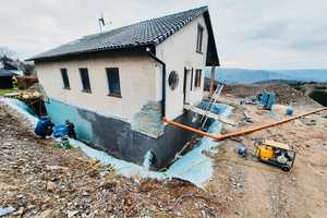  Die Kellersanierung mit einer mineralischen Dichtschlämme bietet einen sicheren Schutz gegen Feuchtigkeit 
