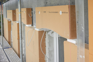  Die Raffstorekästen wurden als vorgefertigte Bauteile von Gutex an die Baustelle geliefert 