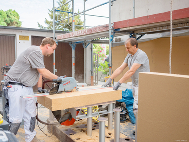 Zuschnitt der Holzfaserd?mmplatten mit der Seils?ge ?DSS 300 cc? von Mafell