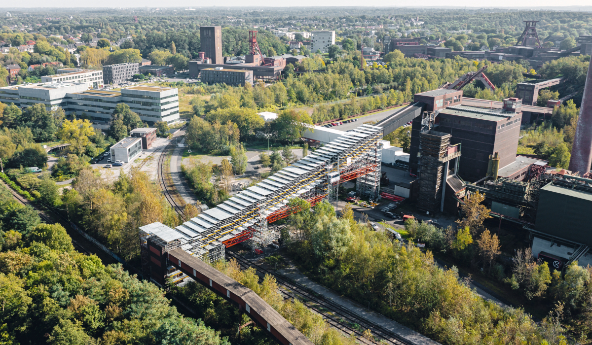 Die 120 m lange und 30 m hohe Bandbr?cke zur Mischanlage der Kokerei ist der nord?stliche Bestandteil des UNESCO-Welterbes Zeche Zollverein in Essen