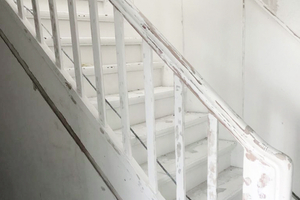  Treppe vor der Sanierung ? 