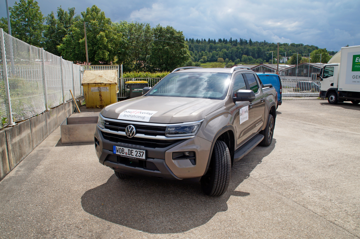 Der ?Amarok? ist mit Außenspiegel 2,21 m breit, 5,35 m lang (10 cm mehr als beim Vorgänger) und 1,88 m hoch