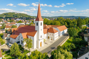  Die Christuskirche ist Teil des ?Evangelischen Zentrums Neumarkt? und war früher Klosterkirche des ehemaligen Kapuzinerklosters 