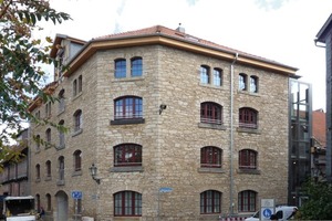  In einem aus Naturstein erbauten alten Speicher im Wolfenbüttler Sanierungsgebiet erweiterte das Bankhaus Seeliger seine Bürofläche 
