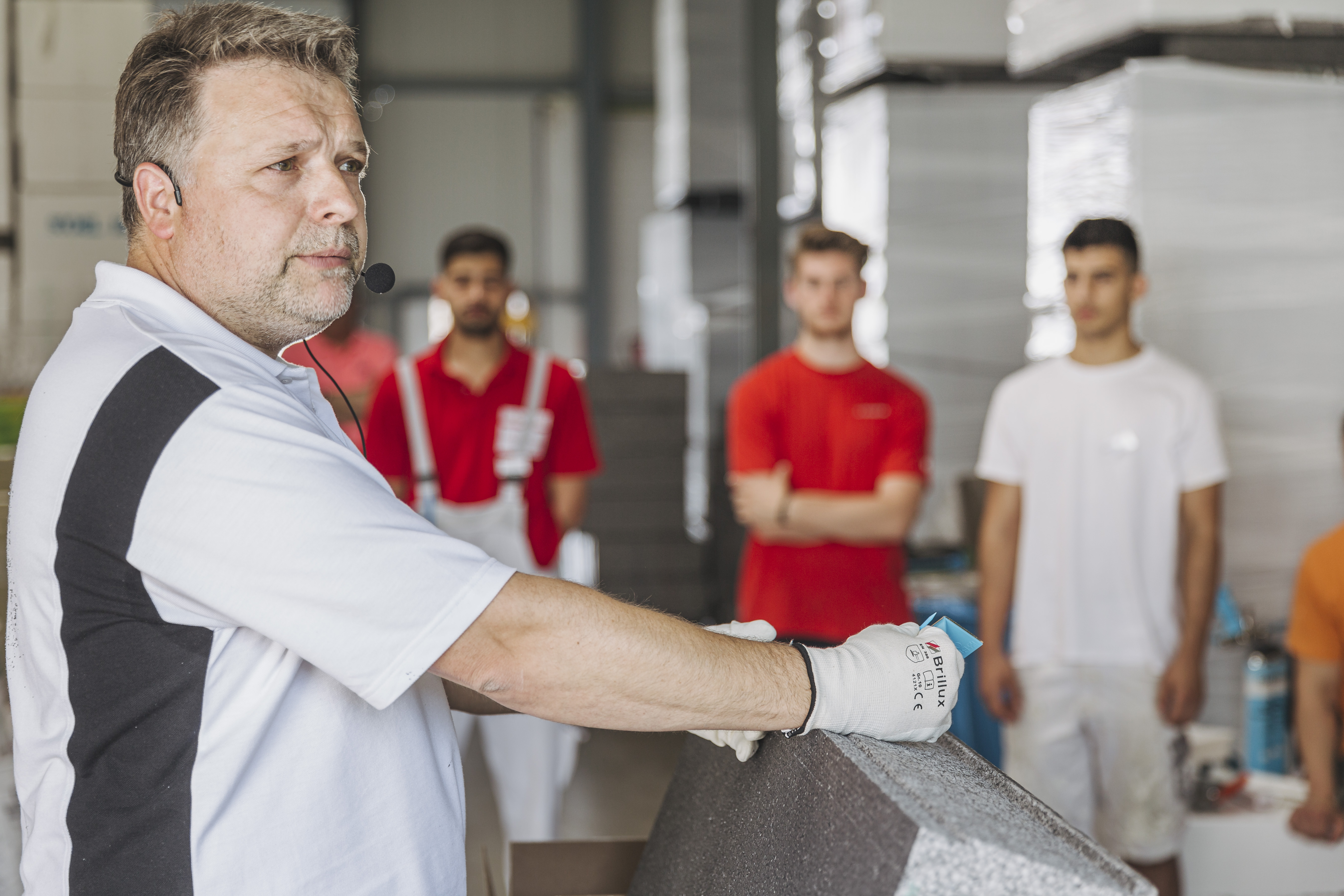 Gute, treue Mitarbeitende und begeisterte, loyale Kundschaft: Wer seinen gesamten Betrieb für die Zukunft sicher aufstellen möchte, findet im umfassenden Handwerker-Seminarprogramm der Brillux Akademie für alle Mitarbeitenden – von Azubis über Büromitarbe