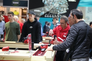  Viele Aussteller laden ein, ihre Werkzeuge während einer Messe testen zu können 