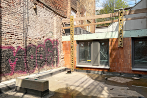  Auf dem Dach des Notappartements entstand eine Dachterrasse 