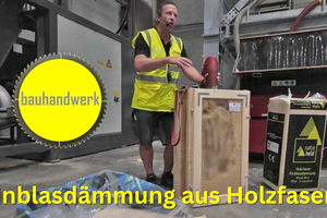  Bei unserem Werksbesuch in Grafenwöhr-Hütten haben wir uns die Verarbeitung der Einblasdämmung „Naturheld Flow“ zeigen lassen und für unseren Youtube-Kanal ein Video mit Produktmanager Martin Mayr gedreht.  
