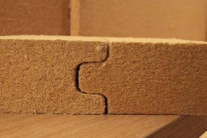  Die neuen Naturheld-Holzfaserdämmplatten verfügen über ein verbessertes, abgerundetes Nut-Feder-Profil. Das soll das Verlegen der Dämmplatten vereinfachen  