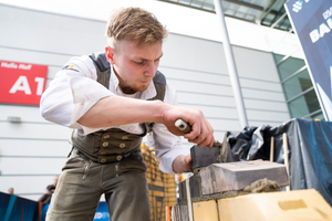  Das Nationalteam Deutsches Baugewerbe bereitet sich auf die Euroskills 2025 vor. Auf der BAU werden die Handwerker in der Trainingsarena im Eingang West, Stand 9, ihr Talent unter Beweis stellen 