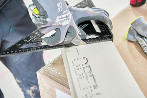  Der Zuschnitt der Dämmplatten erfolgt mit dem Cuttermesser 