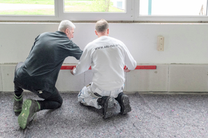  Die Mineraldämmplatten können an der Wand leicht ausgerichtet werden 