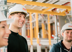  Mit dem neuen Schulungsprogramm bietet PERI ab Januar 2025 zu topaktuellen Themen kompakte Online-Schulungen an.  