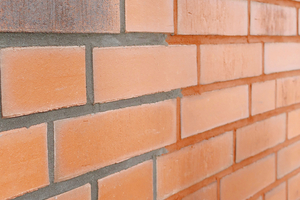  Über die Farbe für die Verfugung des Neubaus wurde lange diskutiert. Im Gegensatz zum sanierten Altbau sind diese nun grau 