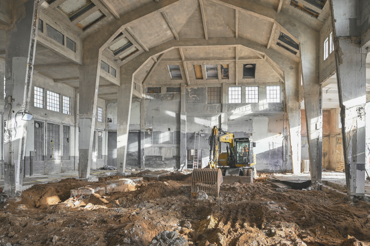 In den Mittelbau wurde ein neuer Keller eingegraben