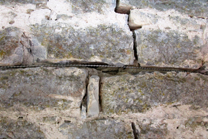  In die Fuge eingelegter Edelstahlspiralanker 