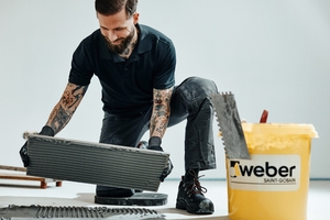  Der Fliesenkleber „weber.xerm 842“ verzichtet zu 98 Prozent auf Zement 