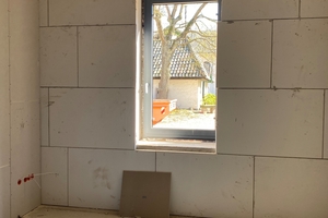  Die „KlimaTec“ Platten lassen sich leicht von Hand zuschneiden und an Bögen und Fensterlaibungen anpassen 