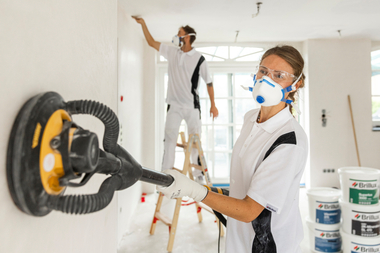 Einfacher Auftrag, nachher einfaches Schleifen: Die „Briplast“ Spachtelmassen machen Betrieben die Erstellung eines glatten Untergrunds leicht